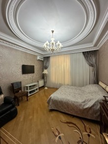 Bakıda Super villa ev satılır Nizami r. Klassik bina, -18