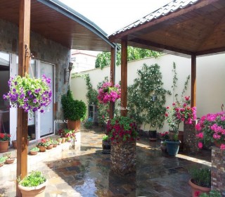 Azərbaycan qadını küçəsində Yolu keçdin Çimərlik olan bağ evi satılır, -5