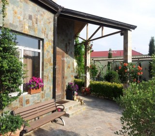 Azərbaycan qadını küçəsində Yolu keçdin Çimərlik olan bağ evi satılır, -11