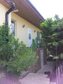 Azərbaycan qadını küçəsində Yolu keçdin Çimərlik olan bağ evi satılır, -20