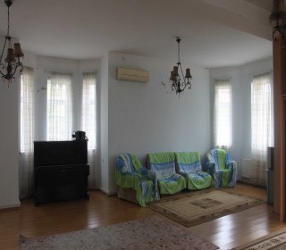 *Asiman* restoranının arxasında 3 mərtəbəli fərdi yaşayış evi almaq, -10