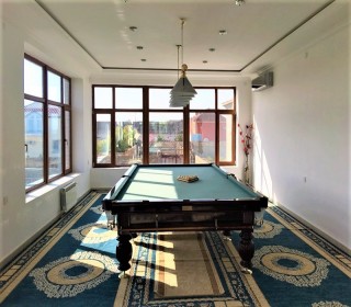 Bilgəh qəsəbəsində «Sea breeze» istirahət mərkəzinin yaxınlığında dənizə 300 m məsafədə villa, -13