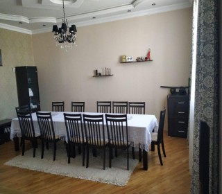 Yasamal r. Məhəmməd Xiyabani küçəsində ev satılır, -10