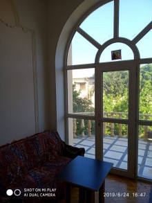 Xətai rayonu "Asiman" şadlıq evi yaxınlığında 9 sot ərazidə  4 mərtəbəli villa satış və kirayə, -4