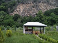 İlisuda möhtəşəm dağ qaya meşə çay mənzərəli hovuzlu villa satılır, -14