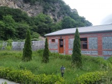 İlisuda möhtəşəm dağ qaya meşə çay mənzərəli hovuzlu villa satılır, -15