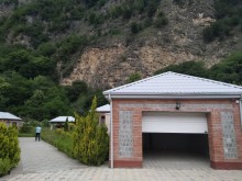 İlisuda möhtəşəm dağ qaya meşə çay mənzərəli hovuzlu villa satılır, -16