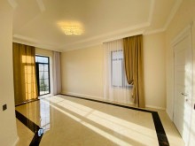 Merdekan qesebesinde Bravo market ətrafında 7 sot torpaq sahesinde insa edilmiş 2 mertebeli villa, -6