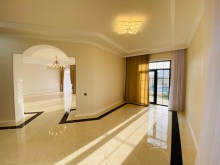 Merdekan qesebesinde Bravo market ətrafında 7 sot torpaq sahesinde insa edilmiş 2 mertebeli villa, -8