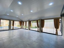 Merdekan qesebesinde Bravo market ətrafında 7 sot torpaq sahesinde insa edilmiş 2 mertebeli villa, -10
