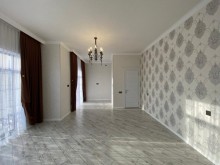 Merdekan qesebesinde Bravo market ətrafında 7 sot torpaq sahesinde insa edilmiş 2 mertebeli villa, -11