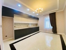 Merdekan qesebesinde Bravo market ətrafında 7 sot torpaq sahesinde insa edilmiş 2 mertebeli villa, -18