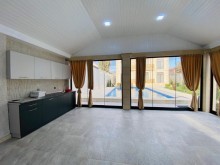 Merdekan qesebesinde Bravo market ətrafında 7 sot torpaq sahesinde insa edilmiş 2 mertebeli villa, -19