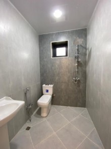 Merdekan qesebesinde Bravo market ətrafında 7 sot torpaq sahesinde insa edilmiş 2 mertebeli villa, -20