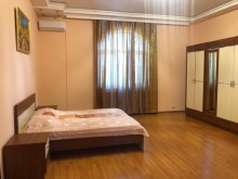 Bilgəh villa Mir Cəlal küçəsində 3 mərtəbəli, -10