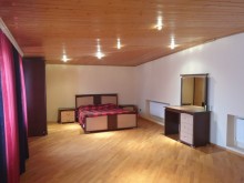 Merdekanda arzu yaxinliginda 14 sot torpaq sahesinde 3 mertebeli şəxsi ev satilir., -3