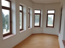 Merdekanda arzu yaxinliginda 14 sot torpaq sahesinde 3 mertebeli şəxsi ev satilir., -4
