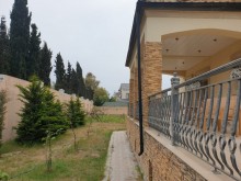 Merdekanda arzu yaxinliginda 14 sot torpaq sahesinde 3 mertebeli şəxsi ev satilir., -18