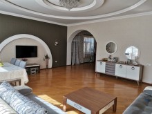 Azadliq metrosu terefde heyder park terefde heyet evi satilir, -3