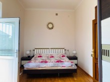 Mərdəkanda Şanı otel yaxınlığında bağ evi satılır , -15