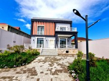 Buzovna Mərdəkan yolunda Dükan restoranı yaxınlığında 2 mərtəbəli villa satılır, -19