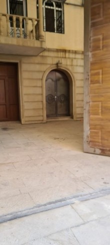 Biləcəri qəsəbəsi avtovaqzal yaxınlığında 2 mərtəbə ev, -20