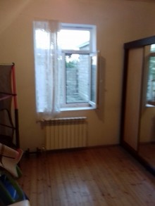 Qala qəsəbəsi Evqur marketin yaxınlığında ev satılır, -10