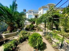 Bakı şəhəri Xətai rayonu Asiman restoranı yaxınlığında təmirli villa ev satılır. 2 mərtəbə + mansard, -2