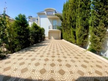 Bakı şəhəri Xətai rayonu Asiman restoranı yaxınlığında təmirli villa ev satılır. 2 mərtəbə + mansard, -3