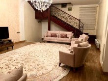 Bakı şəhəri Xətai rayonu Asiman restoranı yaxınlığında təmirli villa ev satılır. 2 mərtəbə + mansard, -4