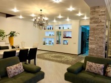 Bakı şəhəri Xətai rayonu Asiman restoranı yaxınlığında təmirli villa ev satılır. 2 mərtəbə + mansard, -5