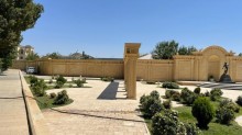 Naxçıvanda Hüseyin Cavid heykəlinin yaxınlığı tropaq almaq, -2