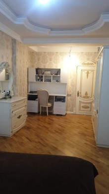 Xəzər unverstetinin yaxınlığı evler, -5
