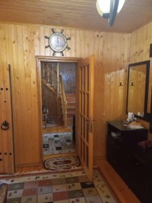 Merdekanda şam ağacları ilə dolu 2 mertebeli bag evi, -4