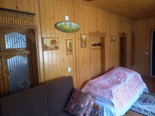 Merdekanda şam ağacları ilə dolu 2 mertebeli bag evi, -18