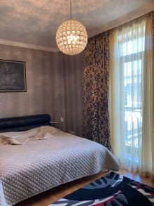Mərdəkan q. Qizil Qum 6 otaqlı heyet evi bağ evi Satılır 370 m², -10