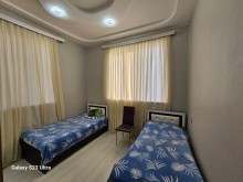 Novxani bag evleri, MarinaTrench restoranın yolunda, -18