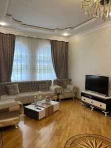 Mehdiabad qəsəbəsində 8 otaqli Həyət evi, -8