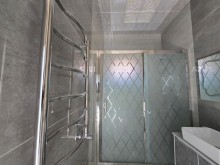 Mərdəkan qəsəbəsində 5 otaqlı ev al. Yaşayış sahəsi 350 m2, -18