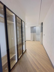 Mərdəkanda villa evlər satılır. 2 mərtəbəli, 5 otaqlı ev 316 m2, -18