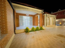 Buzovnada Mərdəkan yolunda evlərin sıx yerləşdiyi ərazidə Qoşa Qala restoranı ətrafında həyət evi, -8