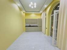 Buzovnada Mərdəkan yolunda evlərin sıx yerləşdiyi ərazidə Qoşa Qala restoranı ətrafında həyət evi, -13