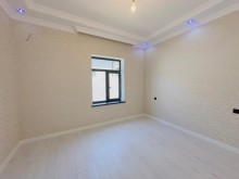 Bakı şəhəri 230 saylı orta məktəb yaxınlığında hovuzlu ev satılır. Şüvəlan, -17