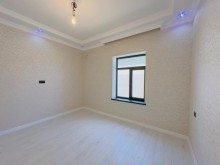 Bakı şəhəri 230 saylı orta məktəb yaxınlığında hovuzlu ev satılır. Şüvəlan, -18