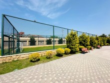 Mərdəkan Qızıl Qum bağlarında Stadionlu ev satılır. 3 mərtəbəli, -2