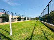 Mərdəkan Qızıl Qum bağlarında Stadionlu ev satılır. 3 mərtəbəli, -9