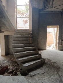 Buzovna (Zağulba) qəsəbəsi dənizə yaxın 3 mərtəbəli ev satılır, -5