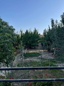 Mərdəkan qəsəbəsində Bravo supermarket yoluna yaxın ev satılır. 2 mərtəbəli, 6 otaqlı, -6