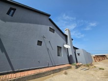 Bakıda Şüvəlan qəsəbəsində dəniz mənzərəli yeni ev satılır. Ev 5 otaq, 180 m2, -7