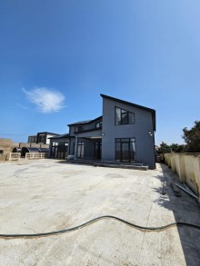 Bakıda Şüvəlan qəsəbəsində dəniz mənzərəli yeni ev satılır. Ev 5 otaq, 180 m2, -8
